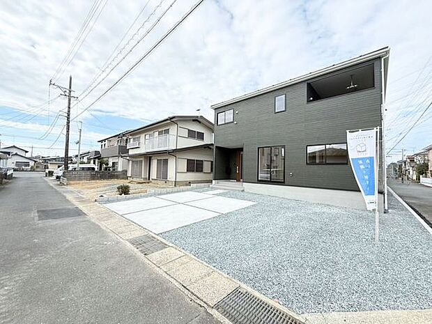 スーパーマーケットまで608m(徒歩8分)で買い物便利♪もう一品おかずが欲しいけど、作る時間がない!そんな時に惣菜などを買いに行きやすい距離で助かります♪