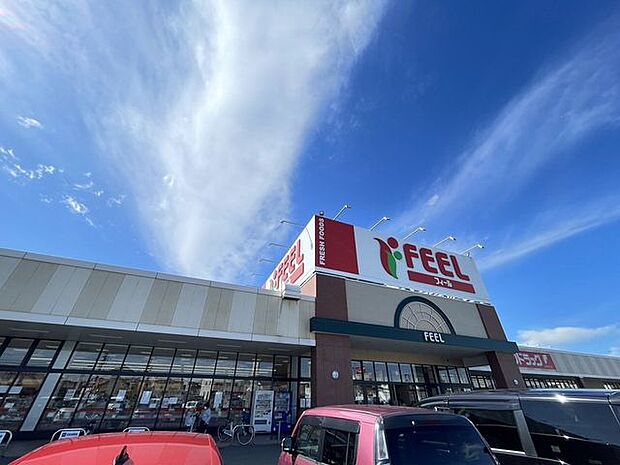 スーパー フィール初生店営業時間:9:30〜21:00 608m