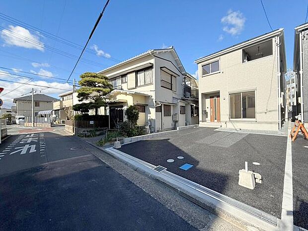 コンビニまで360ｍ（徒歩5分）で買い物便利♪食事を簡単に済ませたい日やちょっと何か食べたい時などの買い物時にうれしい距離です♪仕事帰りにホットスナックを買う楽しみが増えそうですね♪