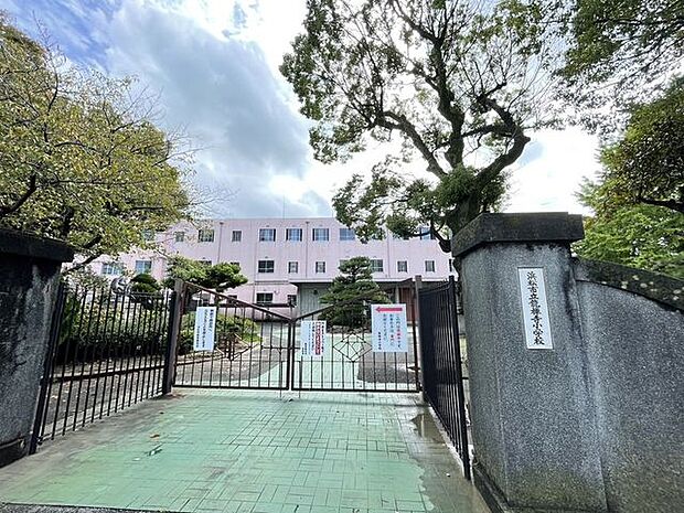 浜松市立竜禅寺小学校 700m