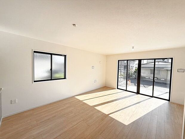 自然と家族が集まり、家族と食事を楽しみ、一緒にテレビを見て笑ったり、のんびりくつろいだりできるのがLDK。是非家族と素敵な時間をこの場所で♪