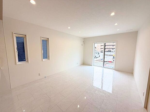 四季でコーディネートを変える楽しみを♪春には柔らかな色で明るく、夏には清涼感のある色で涼しげに、秋には落ち着きのある色でしっとりと、冬には温かみのある色を取り入れて目で見て四季を感じるリビングへ。