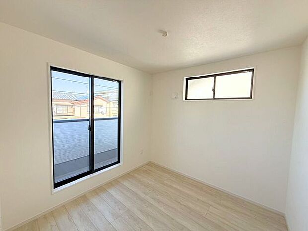 2階約5帖洋室。自分だけの個室があるって素敵ですよね。勉学に没頭したり、じっくり読書を楽しんだり、音楽にひたったり。そんな満ち足りた日々を過ごすプライベート空間を。