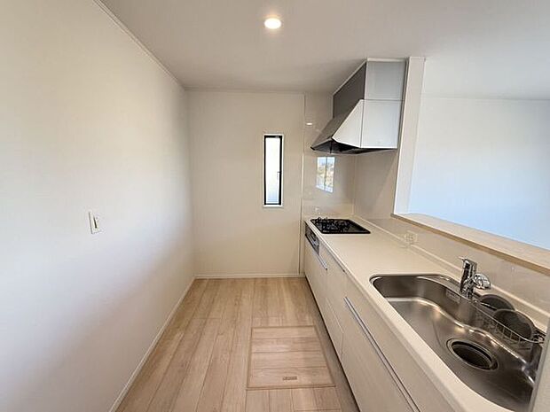 キッチン背面にカップボードを設置希望の方は是非弊社で一度ご相談ください♪様々なバリエーションの中から使いやすさやデザインなどを一緒に楽しく選びましょう♪