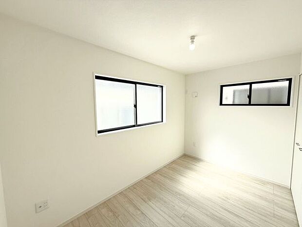 2階約5帖洋室。自分だけの個室があるって素敵ですよね。勉学に没頭したり、じっくり読書を楽しんだり、音楽にひたったり。そんな満ち足りた日々を過ごすプライベート空間を。