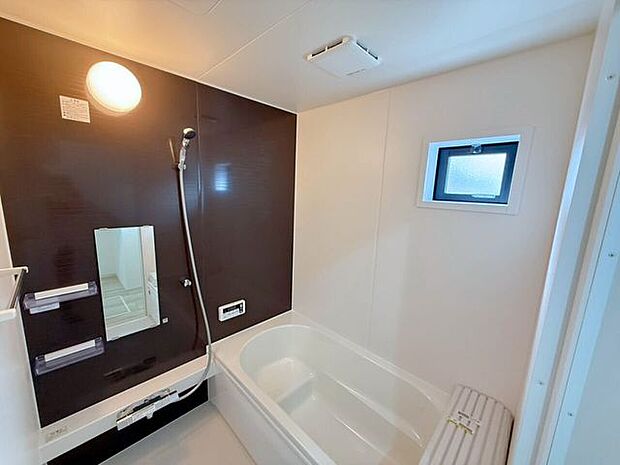 冬の寒さで凍えた体や夏のクーラーで冷えてしまった体を湯船にはいってポカポカにしましょう♪1日の疲れを癒し、心も体も綺麗さっぱり♪心の洗濯をして明日の元気へ。