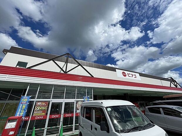 スーパー ピアゴ於呂店（車で5分）営業時間：9:00～21:00 2200m