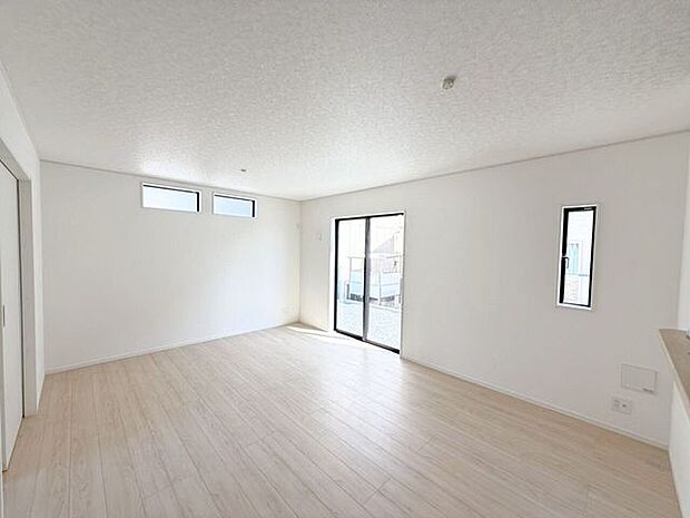 自然と家族が集まり、家族と食事を楽しみ、一緒にテレビを見て笑ったり、のんびりくつろいだりできるのがLDK。是非家族と素敵な時間をこの場所で♪