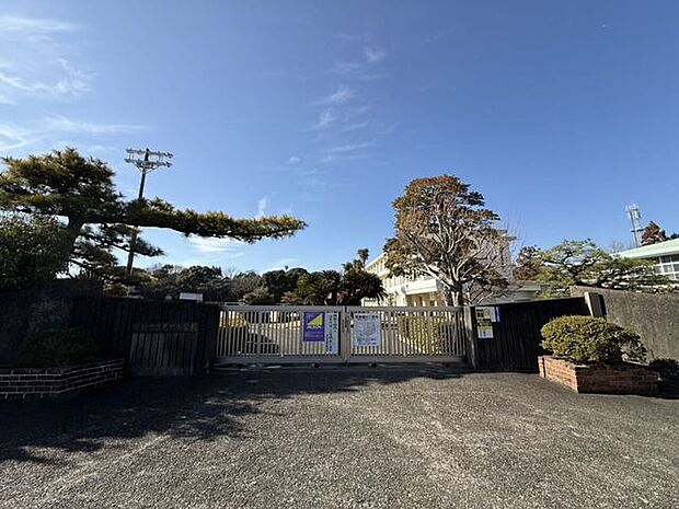 浜松市立花川小学校 270m