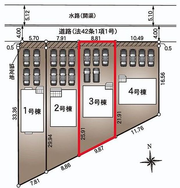 前面道路は北側、約4ｍ。駐車スペース5台分（車種によります）。内3台は並列に停めることができるため、状況によって配置を変えることができるので便利です。