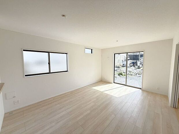 自然と家族が集まり、家族と食事を楽しみ、一緒にテレビを見て笑ったり、のんびりくつろいだりできるのがLDK。是非家族と素敵な時間をこの場所で♪