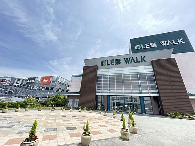 ショッピングセンター プレ葉ウォーク浜北営業時間:アピタ9:00~21:30 モールゾーン10:00~21:00 1800m