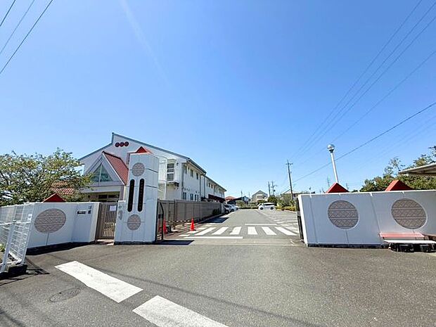 幼稚園・保育園 いずみこども園 220m