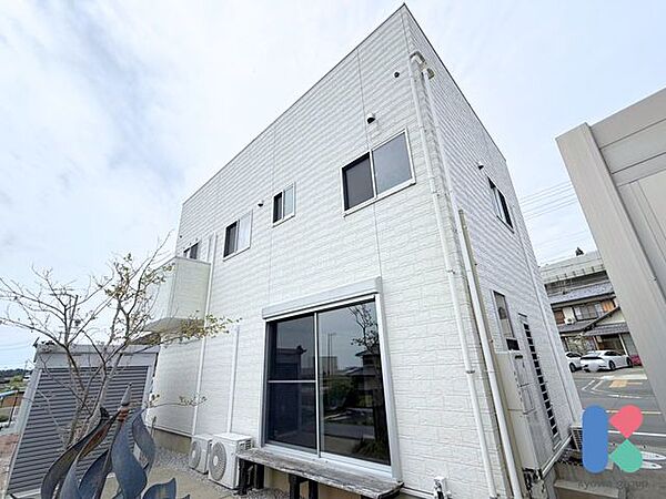 クリスマスはツリーや電飾で華やかに、ハロウィンにはランタンカボチャなどで可愛くミステリアスに外観を飾り付けて楽しみましょう♪そして、年末年始は良い一年を願って、門松としめ縄を♪