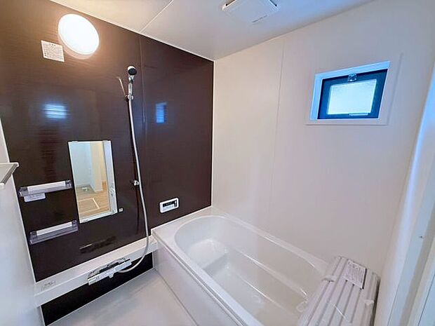 冬の寒さで凍えた体や夏のクーラーで冷えてしまった体を湯船にはいってポカポカにしましょう♪1日の疲れを癒し、心も体も綺麗さっぱり♪心の洗濯をして明日の元気へ。