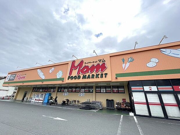 スーパー フードマーケットMom高丘東店営業時間:10:00~21:00 587m
