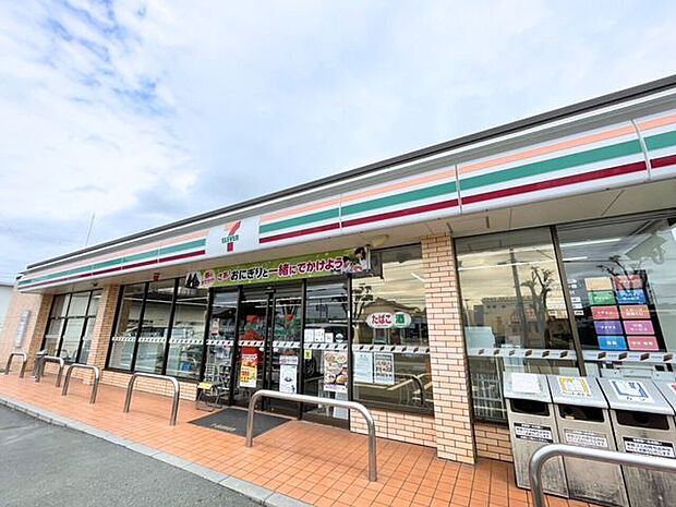 コンビニ セブンイレブン浜松高丘北店 166m