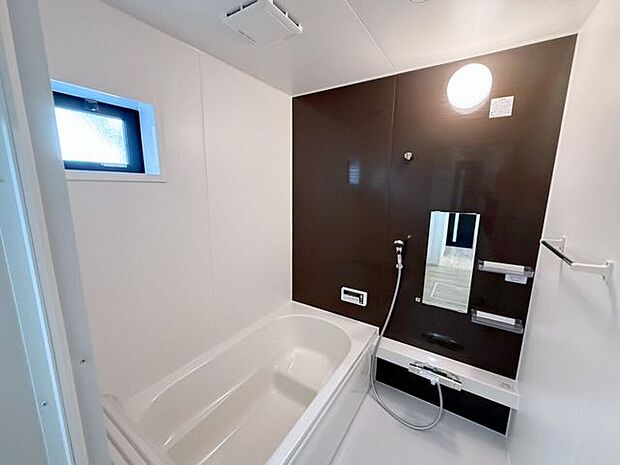 冬の寒さで凍えた体や夏のクーラーで冷えてしまった体を湯船にはいってポカポカにしましょう♪1日の疲れを癒し、心も体も綺麗さっぱり♪心の洗濯をして明日の元気へ。