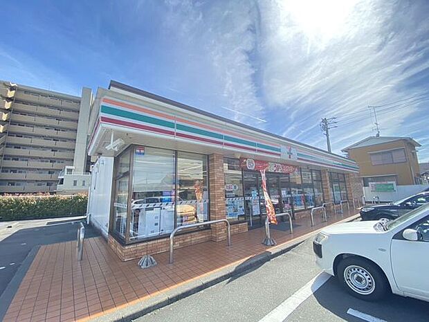 コンビニ セブンイレブン浜松飯田町店 42m