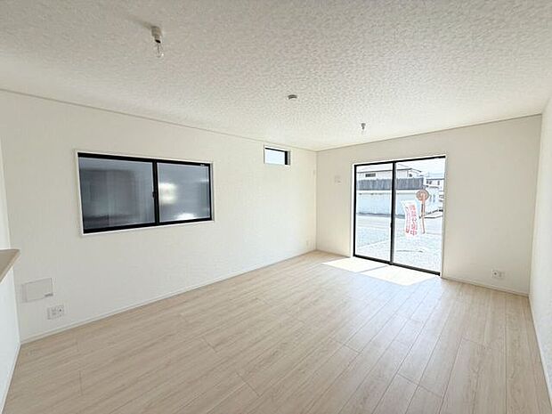 自然と家族が集まり、家族と食事を楽しみ、一緒にテレビを見て笑ったり、のんびりくつろいだりできるのがLDK。是非家族と素敵な時間をこの場所で♪