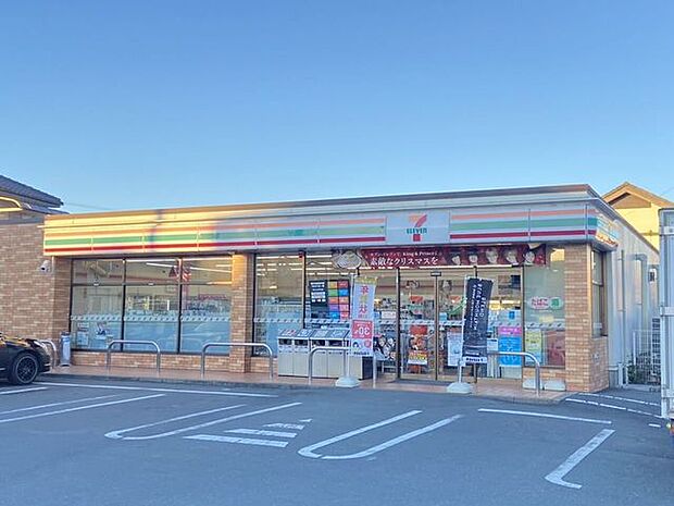 コンビニ セブンイレブン浜北小松東店 210m