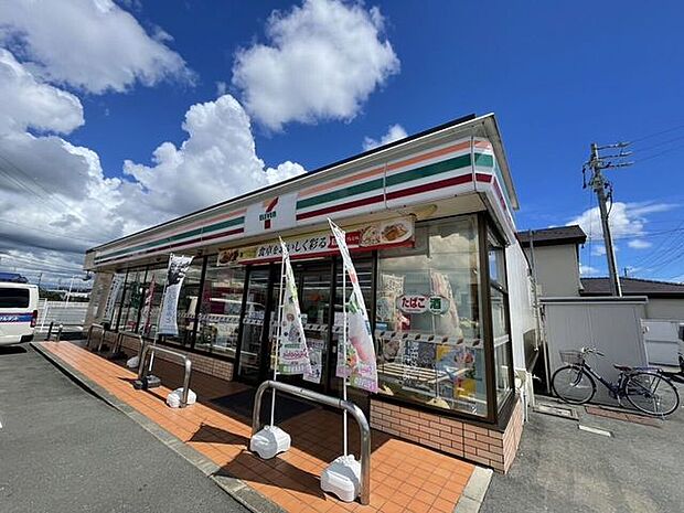 コンビニ セブンイレブン細江中川南店 427m
