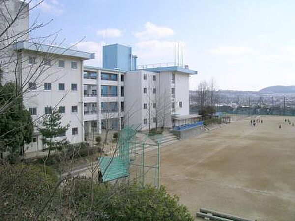 画像23:【中学校】川西市立　多田中学校まで1041ｍ