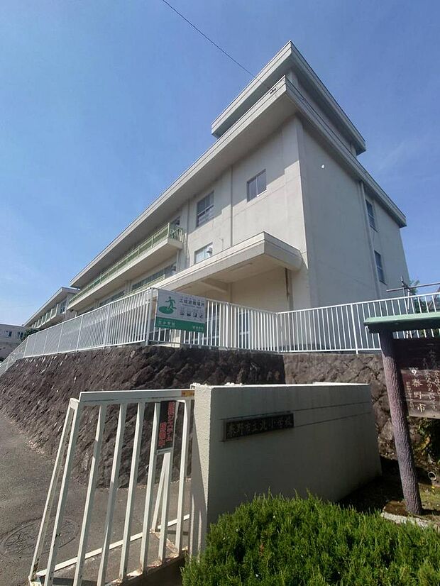 北小学校・徒歩27分(2,100m)