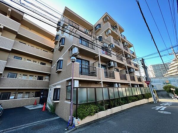 落ち着いた雰囲気の外観です