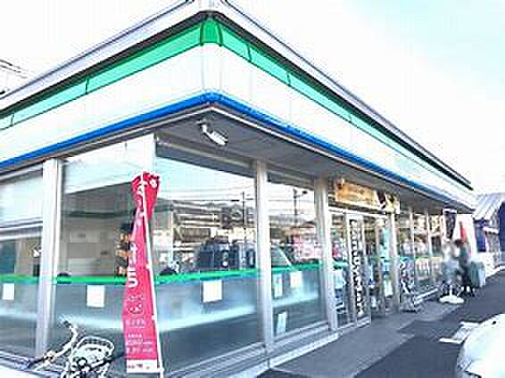 【コンビニエンスストア】ファミリーマート　津久井太井店まで375ｍ