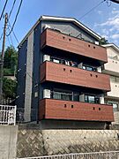 柿生駅より徒歩3分 築8年 3階建の賃貸物件