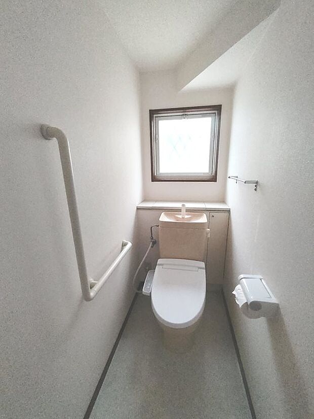 1階トイレ。温水洗浄暖房便座