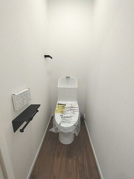 1階トイレ　温水洗浄暖房便座トイレ新調