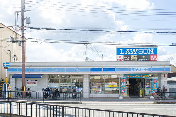 ローソン 枚方公園西口店（267m）