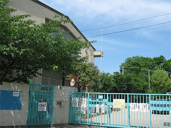 枚方市立枚方小学校（757m）