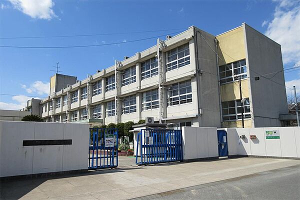 枚方市立藤阪小学校（695m）