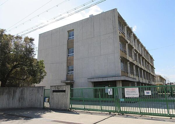 枚方市立杉中学校（1901m）