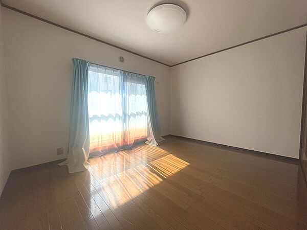 約7.25帖の洋室　お子様部屋にいかがですか