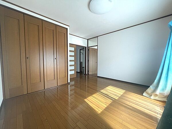 約7.25帖の洋室　お子様部屋にいかがですか