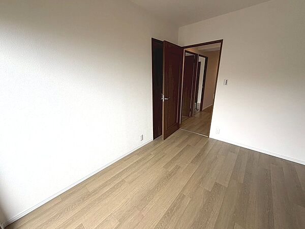 洋室5.3帖　書斎や趣味のお部屋にいかがでしょうか