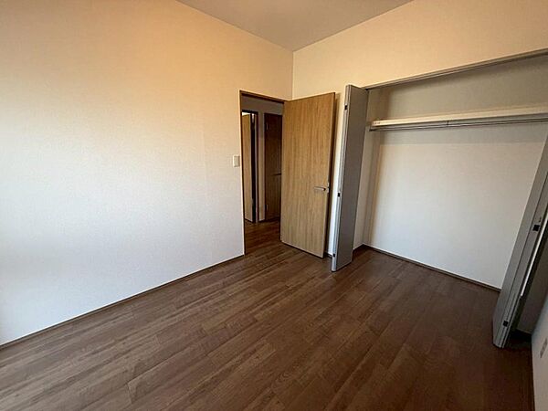 洋室5.3帖　お子様のお部屋にいかがでしょうか