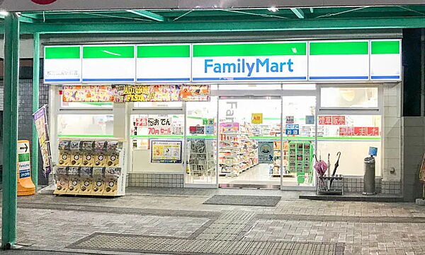 ファミリーマート 枚方公園駅前店（798m）