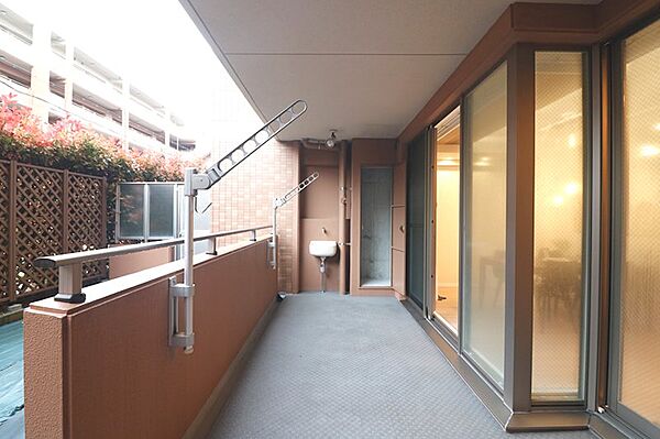 南西向きの専用庭付です！