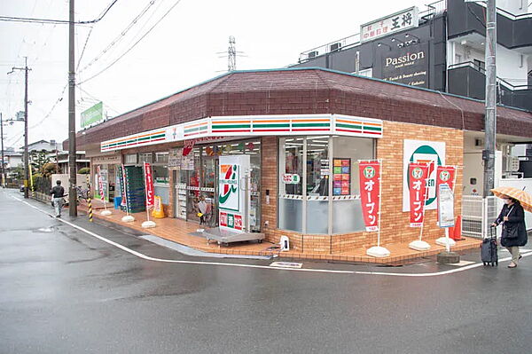 セブンイレブン 枚方牧野駅西口店（734m）