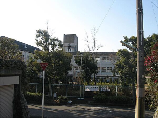 枚方市立樟葉北小学校（931m）