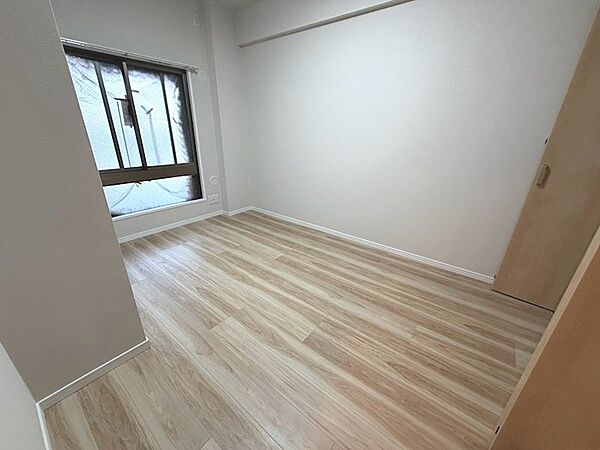 洋室5.6帖　お子様のお部屋にいかがでしょうか