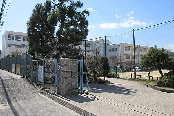枚方市立津田中学校（1530m）