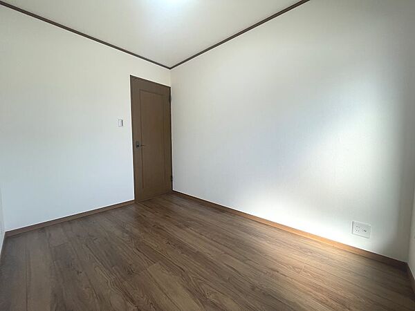 約5帖の洋室　お子様部屋にいかがですか