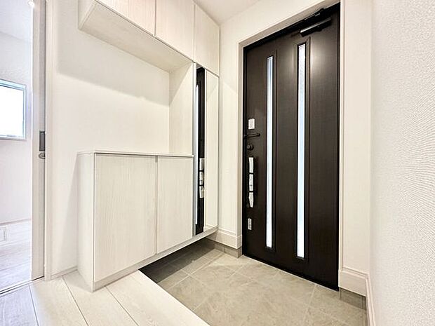 散らかりがちな玄関もシューズボックスでスッキリ♪