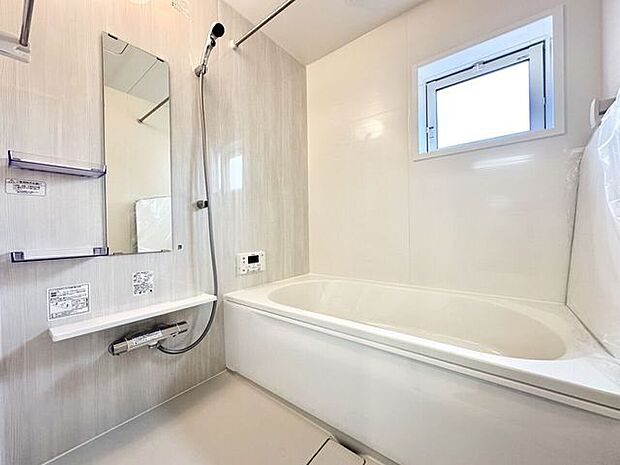 一日の疲れを癒す浴室は広々1坪以上♪雨の日に便利な浴室暖房換気乾燥機付き♪